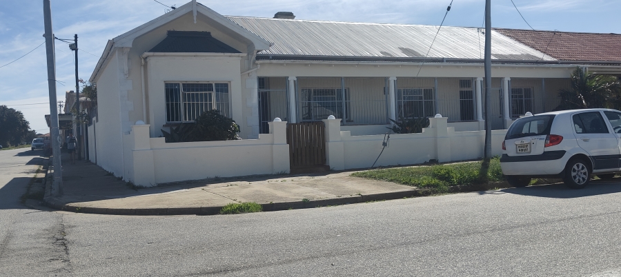 6 Bedroom Property for Sale in Sydenham Eastern Cape